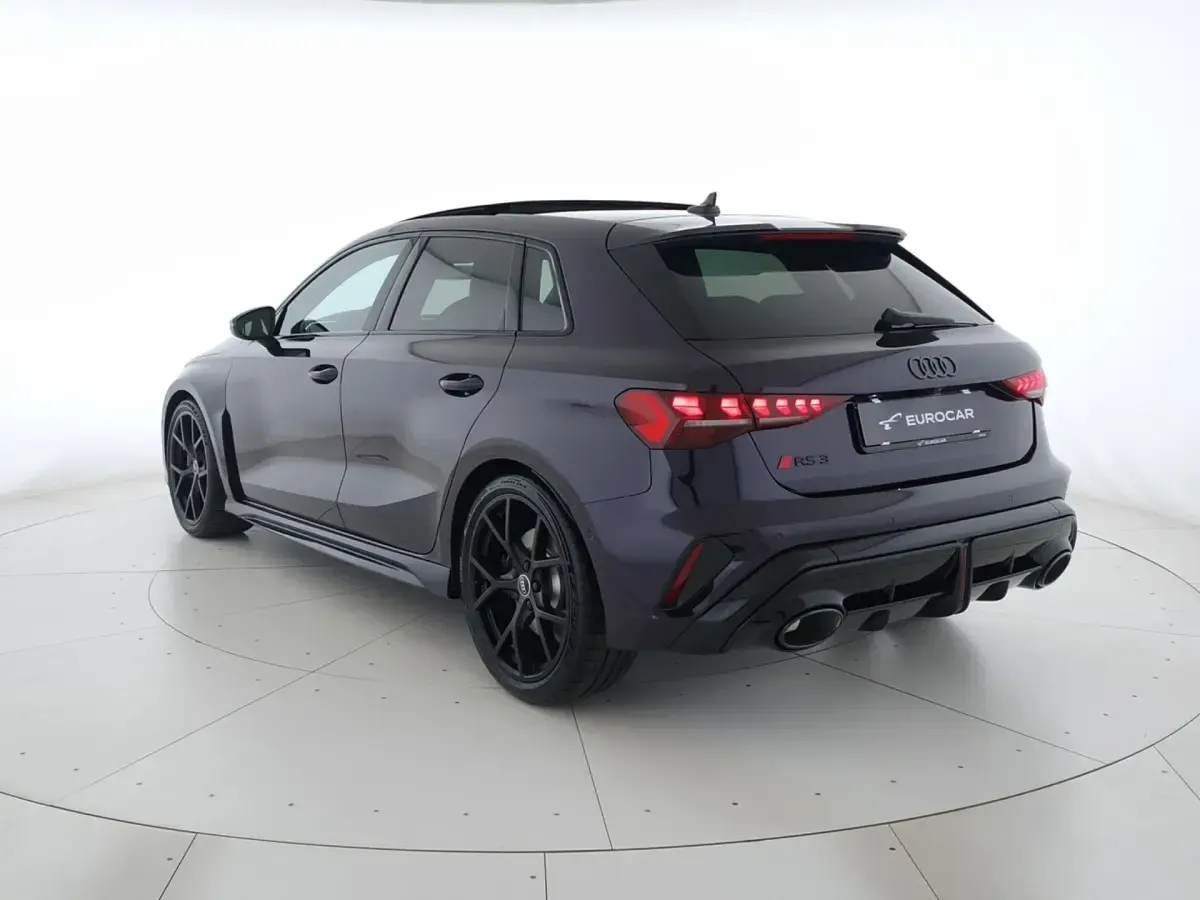 Nuova Audi RS3 Premium 400 CV (294 kW) 2026 Exclusive  viola veneziano Berlina