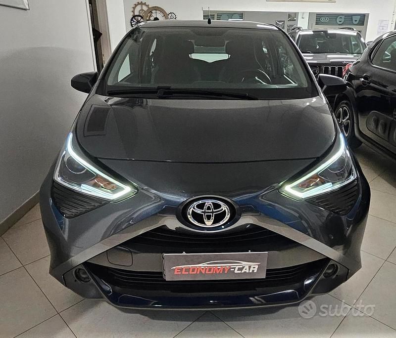 Usata Toyota Aygo Connect Style 72 CV (52 kW) 2020 Grigio Utilitaria