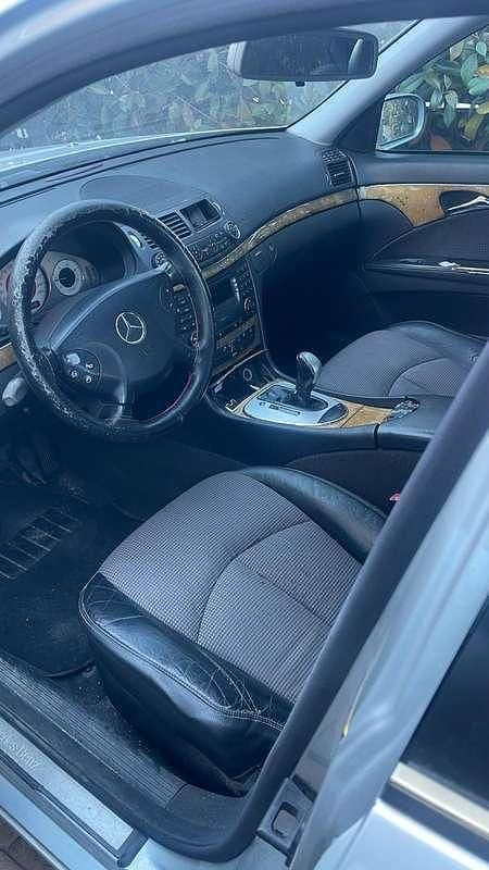 Usata Mercedes E270 Avantgarde 177 CV (130 kW) 2004 Argento Berlina