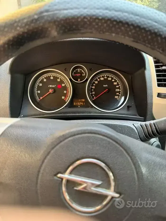 Usata Opel Zafira 94 CV (69 kW) 2008 Grigio Monovolume