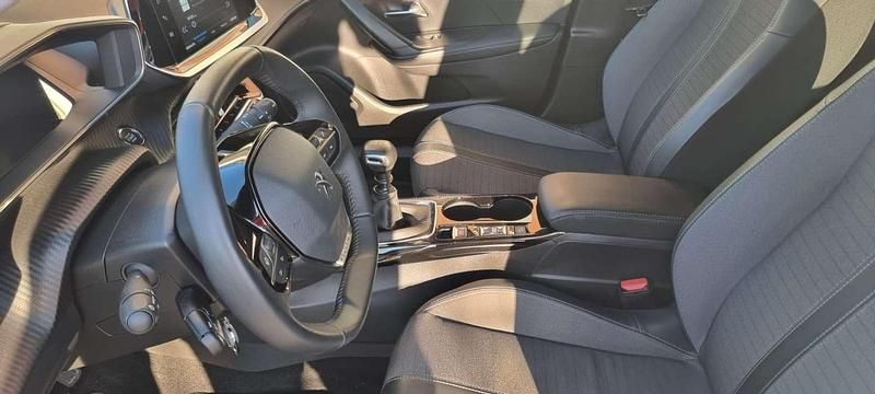 Usata Peugeot 2008 Allure 110 CV (80 kW) 2023 SUV