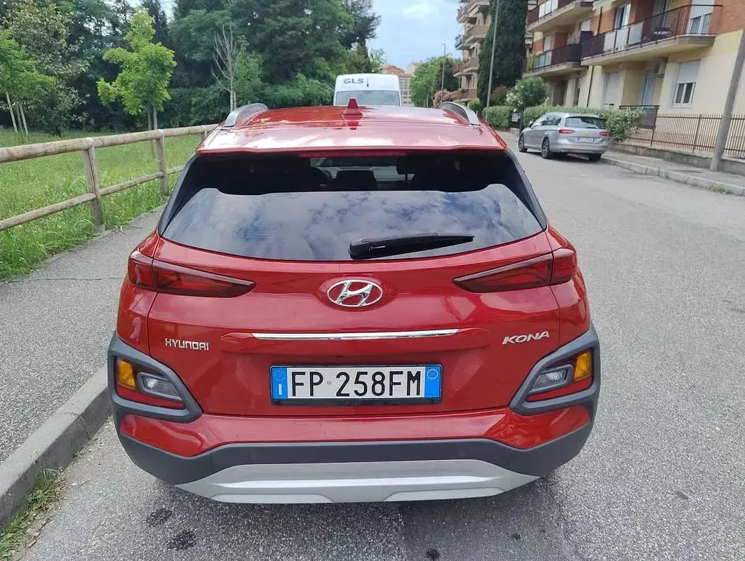 Usata Hyundai Kona Style 120 CV (88 kW) 2018 Rosso SUV