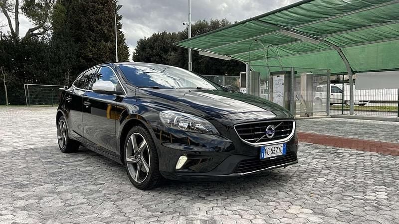 Usata Volvo V40 R-Design Kinetic 120 CV (88 kW) 2016 Berlina