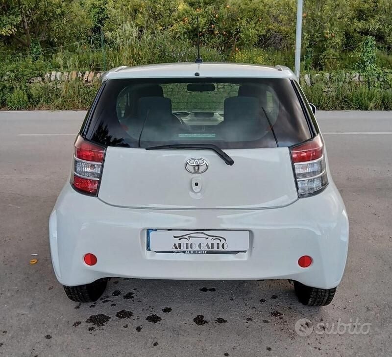 Usata Toyota iQ Sol 68 CV (50 kW) 2011 Bianco Utilitaria