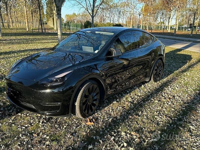 Nero Usata 2022 Tesla Model Y Performance SUV | 38.000 € (Buon prezzo) - Immagine 1/4