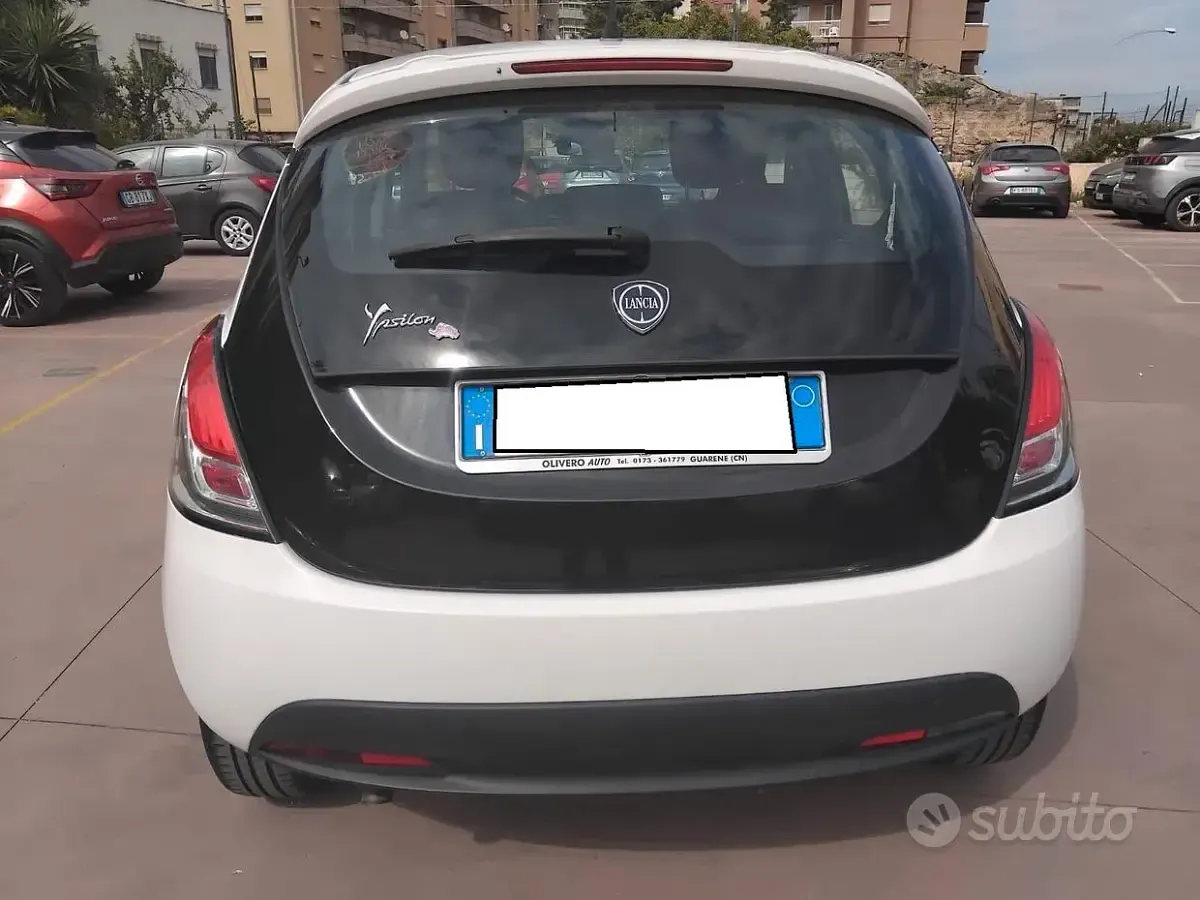 Usado Lancia Ypsilon 75 HP (55 kW) 2013 Branco Citadino