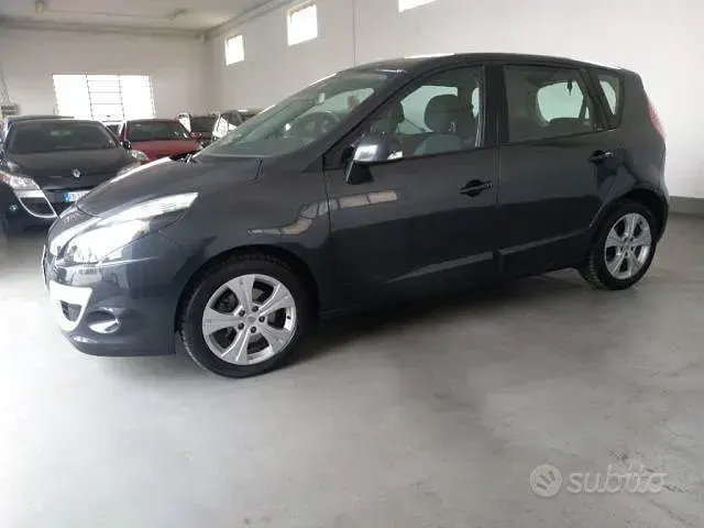 Käytetty Renault Scenic E-Tech Dynamique 110 HP (80 kW) 2011 Harmaa Tila-auto