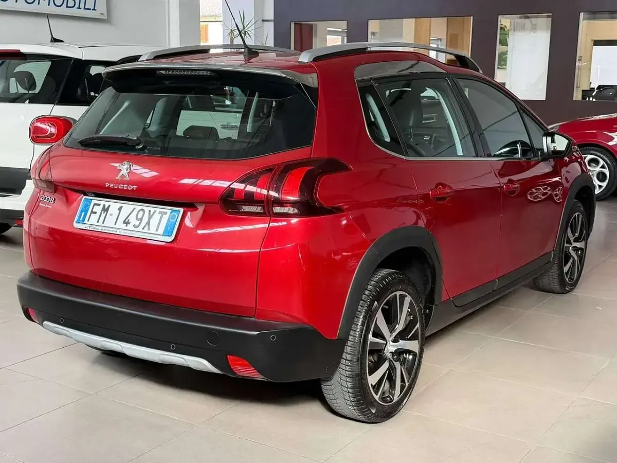 Usata Peugeot 2008 120 CV (88 kW) 2017 Rosso SUV