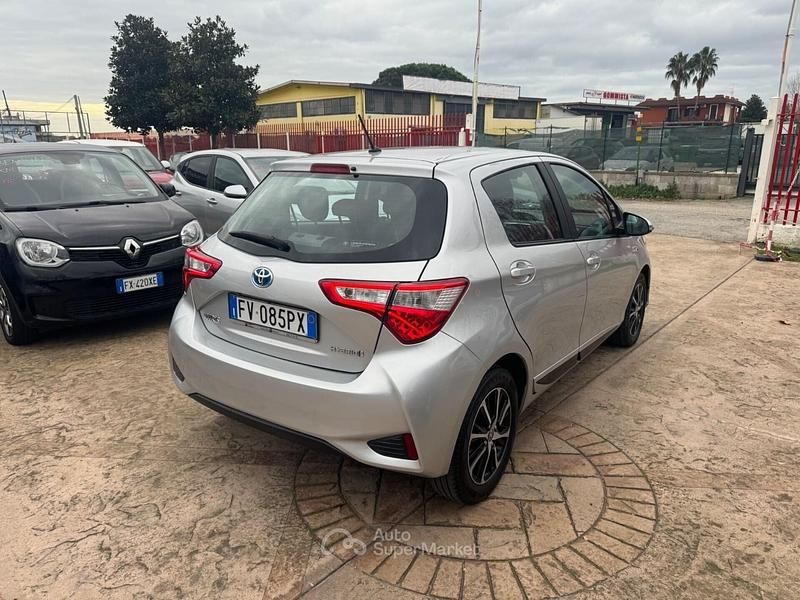 Usata Toyota Yaris Hybrid Active 73 CV (53 kW) 2019 Nero Berlina
