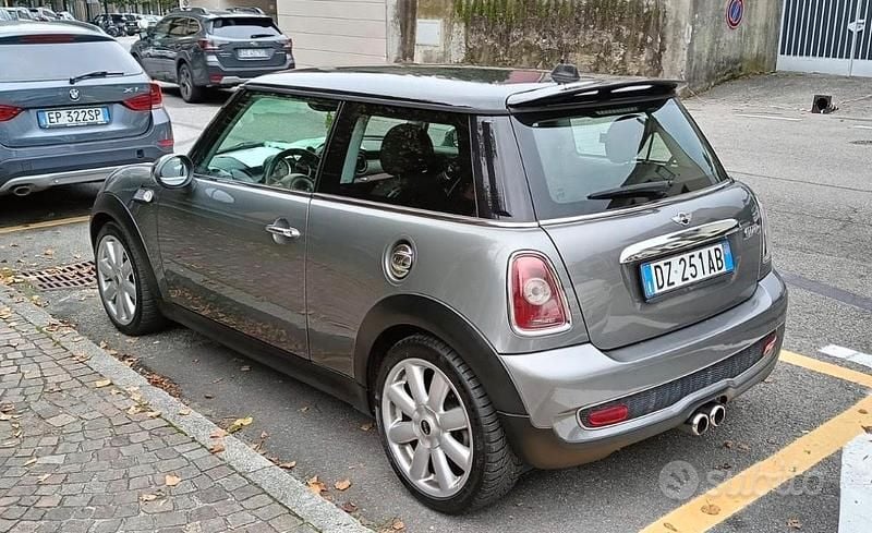 Usata Mini Cooper S 174 CV (127 kW) 2010 Grigio Utilitaria