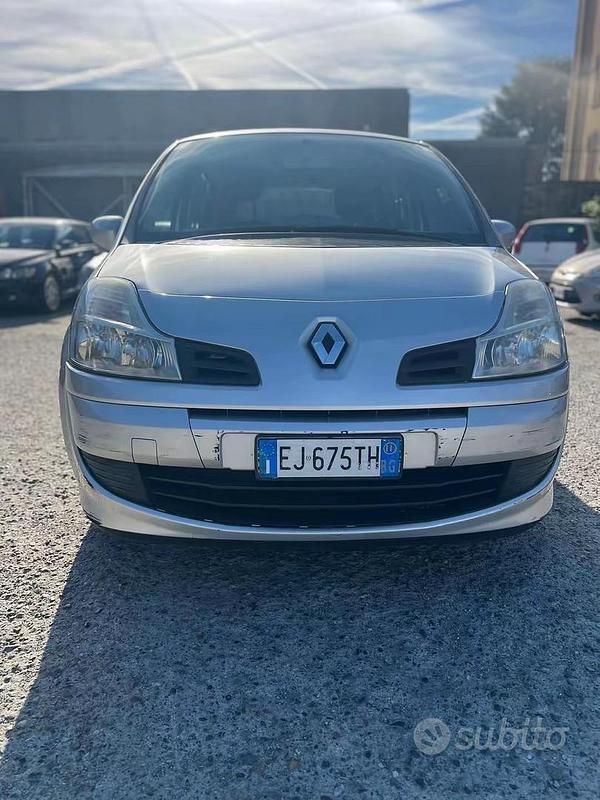 Käytetty Renault Modus 75 HP (55 kW) 2011 Harmaa Tila-auto
