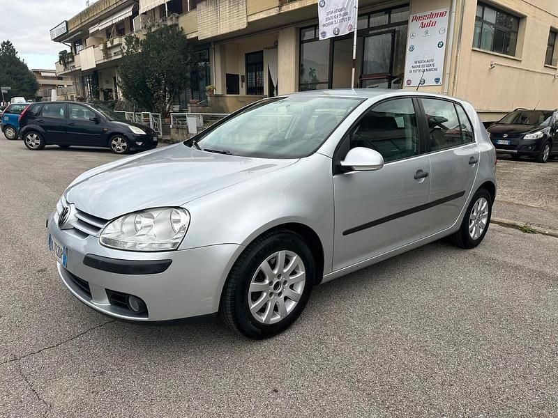 Argento Usata 2008 VW Golf VI Comfortline Tre volumi | 4300 € (Buon prezzo) - Immagine 1/4