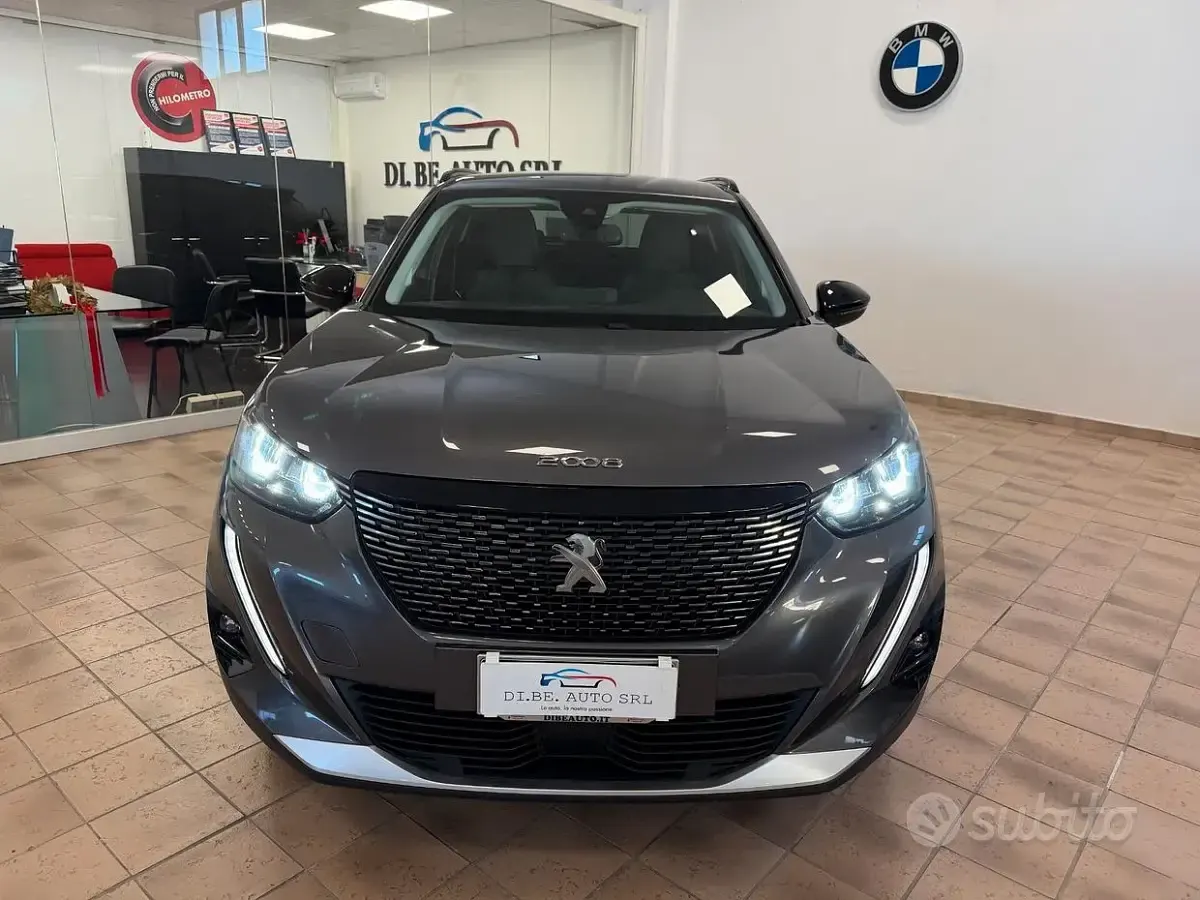 Usata Peugeot 2008 GT 131 CV (96 kW) 2022 Grigio SUV