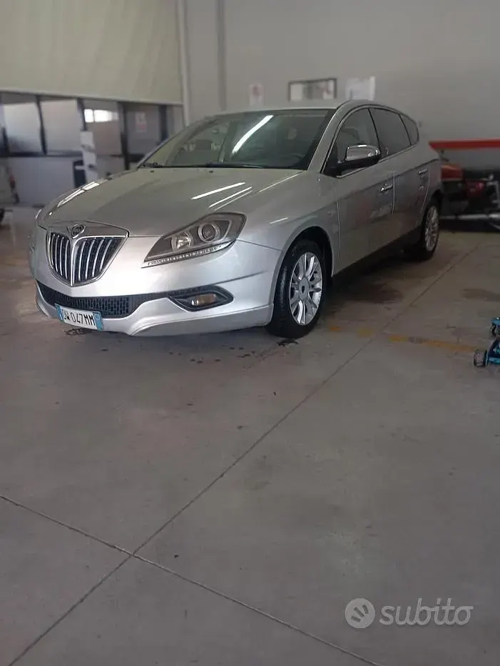 Usata Lancia Delta 150 CV (110 kW) 2009 Grigio Utilitaria