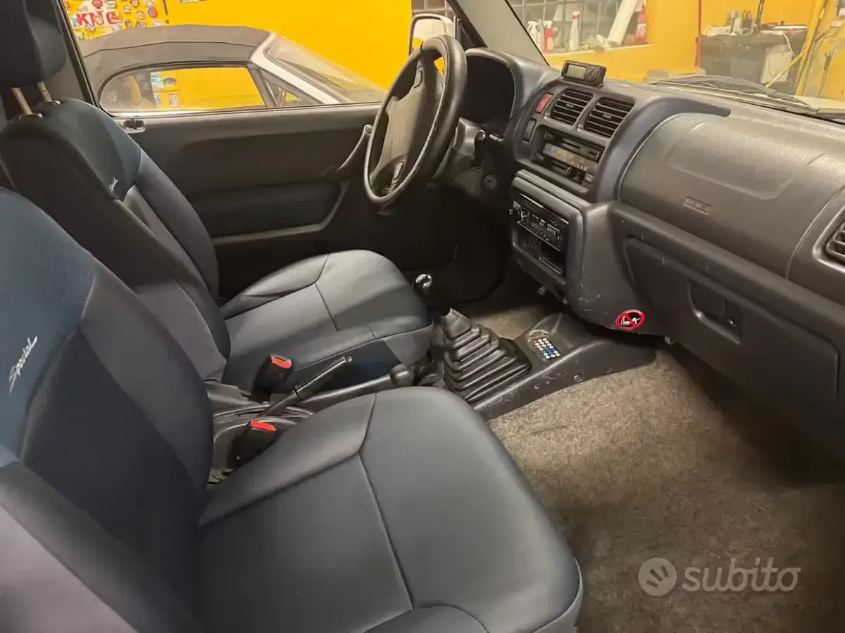 Usata Suzuki Jimny 82 CV (60 kW) 2002 Grigio SUV