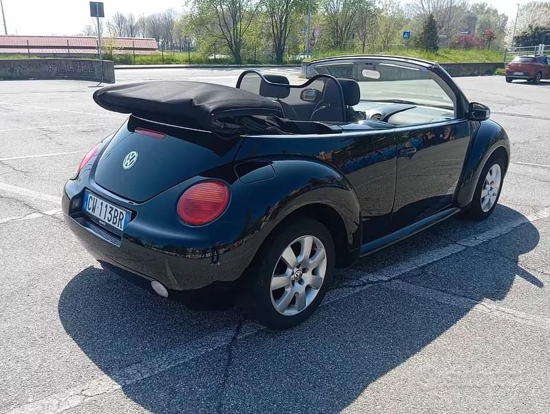 Begagnad VW New Beetle 102 HK (75 kW) 2005 Svart Halvkombi