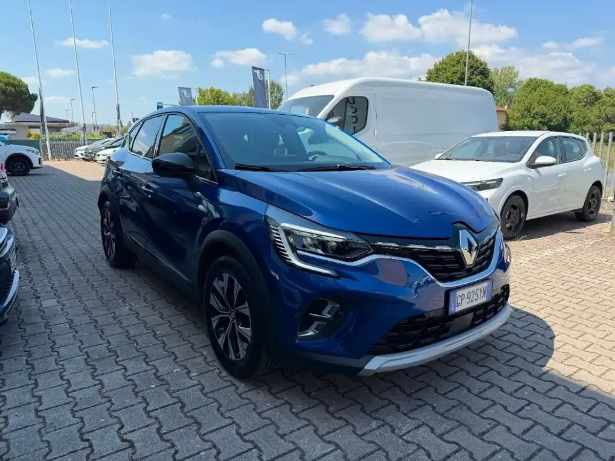 Usata Renault Captur Techno 91 CV (66 kW) 2023 Blu/azzurro SUV