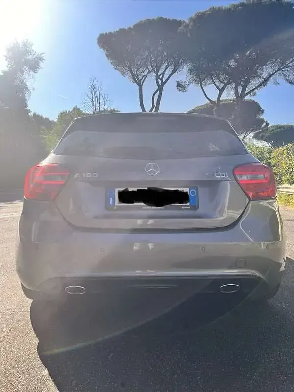Usata Mercedes A180 109 CV (80 kW) 2014 Grigio Utilitaria