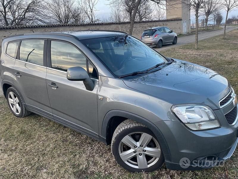 Grigio Usata 2011 Chevrolet Orlando LTZ Tre volumi | 4500 € (Super prezzo) - Immagine 1/4