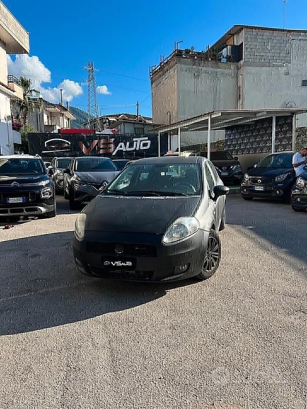 Usata Fiat Grande Punto Dynamic 90 CV (66 kW) 2007 Nero Utilitaria
