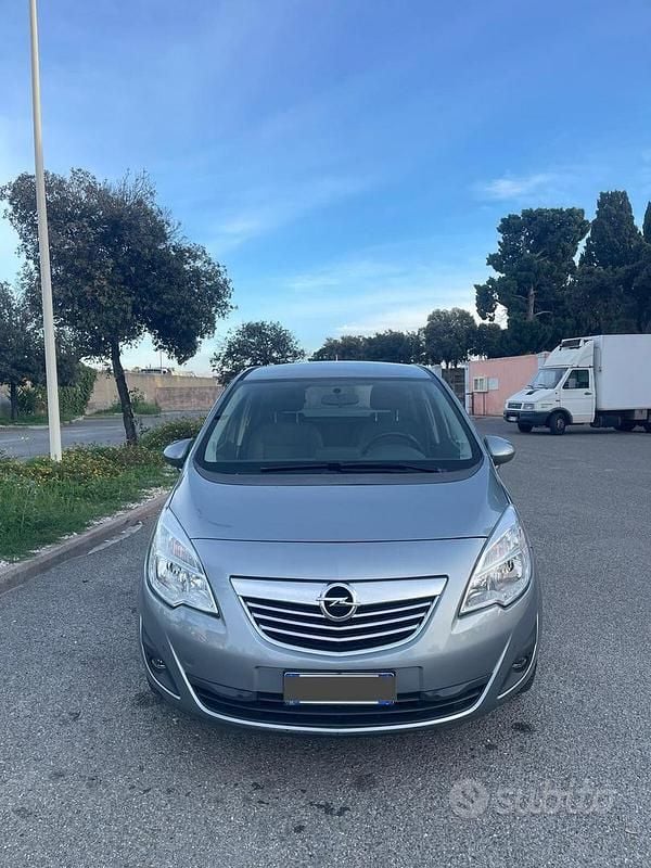 Usata Opel Meriva Cosmo 100 CV (73 kW) 2011 Grigio Monovolume