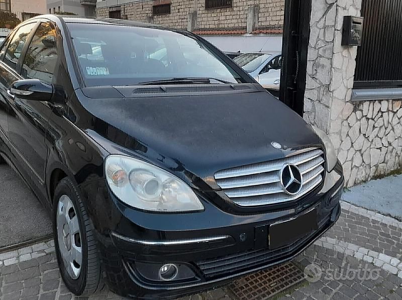 Begagnad Mercedes B200 140 HK (102 kW) 2007 Svart Minibuss