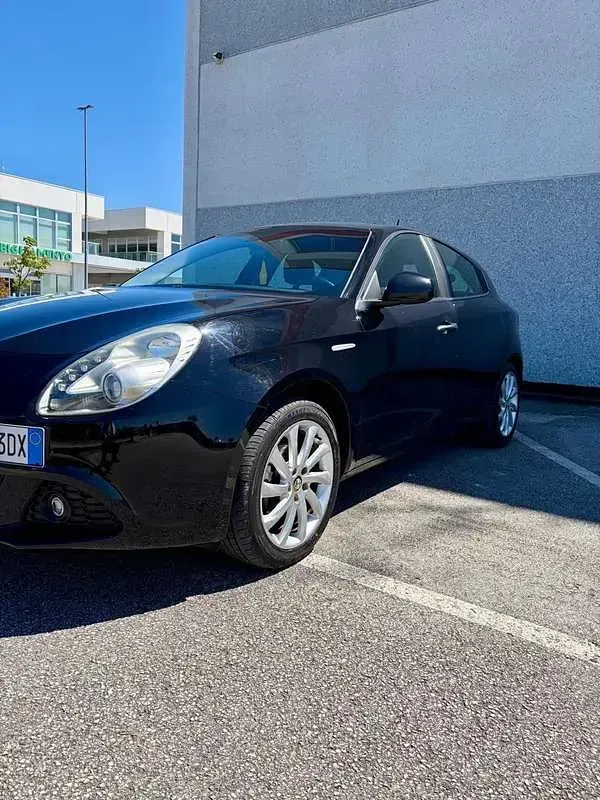 Usata Alfa Romeo Giulietta Distinctive 120 CV (88 kW) 2012 Nero Utilitaria
