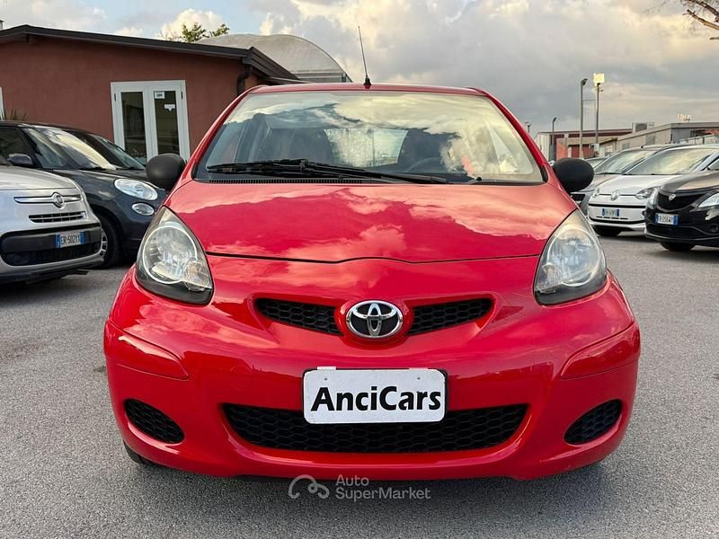 Usata Toyota Aygo 68 CV (50 kW) 2010 Rosso Utilitaria