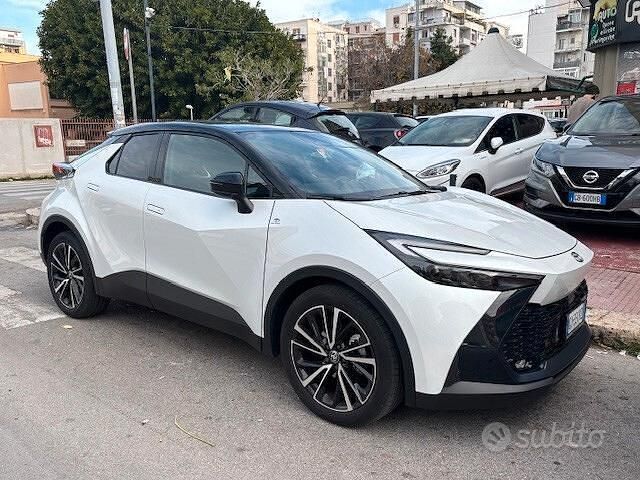 Bianco Usata 2025 Toyota C-HR SUV | 32.900 € (Molto cara) - Immagine 1/4