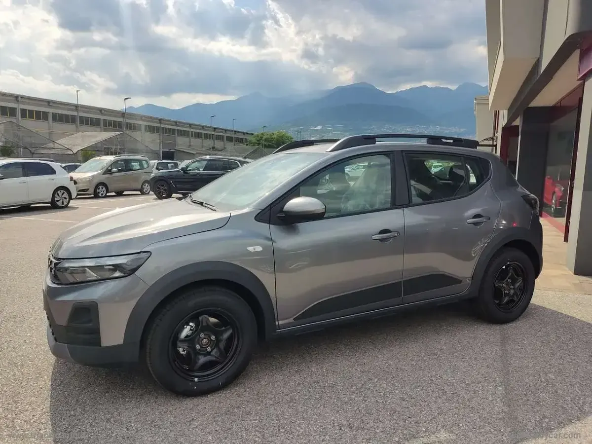 Nuova Dacia Sandero Expression 122 CV (89 kW) 2025 Grigio Berlina