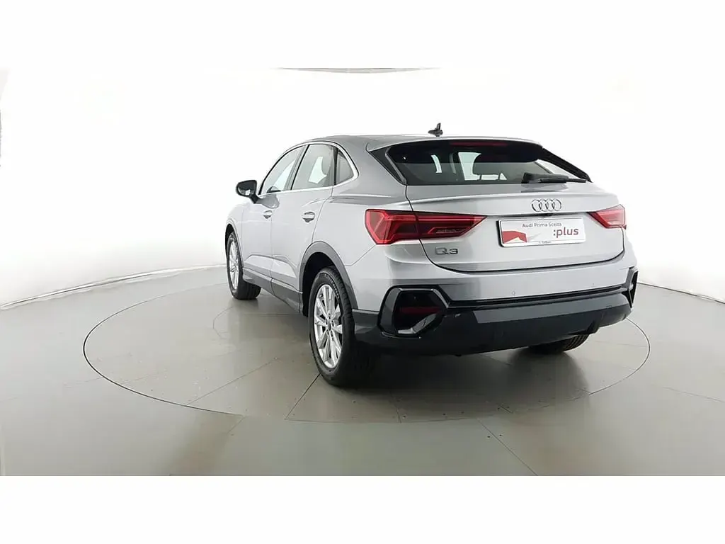 Usata Audi Q3 Sportback Business Plus 150 CV (110 kW) 2023 Argento riflesso SUV