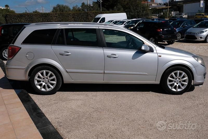 Usata Opel Astra 120 CV (88 kW) 2005 Grigio Berlina