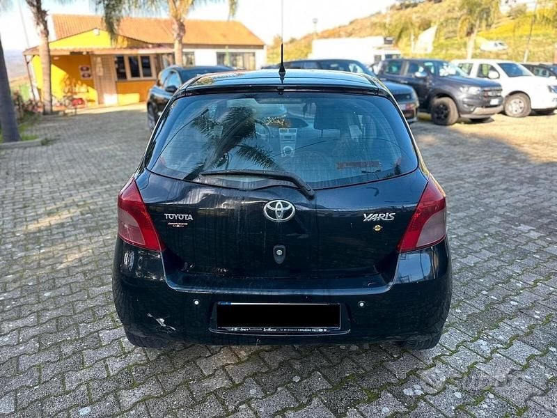 Usata Toyota Yaris Sol 90 CV (66 kW) 2006 Nero Berlina