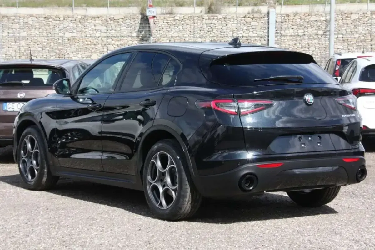 Nuova Alfa Romeo Stelvio Sprint 160 CV (117 kW) 2026 Grigio scuro SUV
