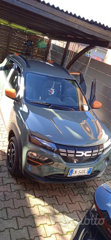 Verde Usata 2023 Dacia Spring Due volumi | 14.000 € (Buon prezzo) - Immagine 1/4