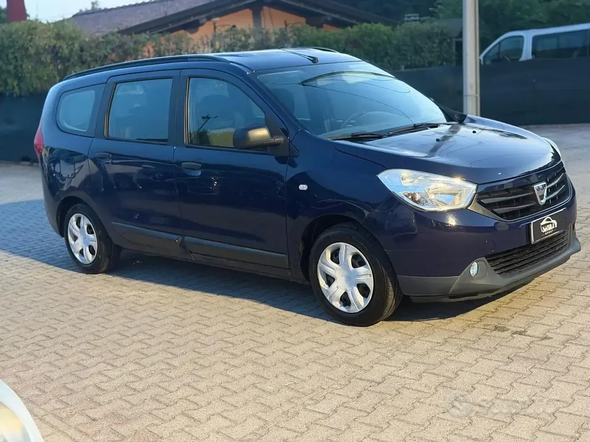 Usata Dacia Lodgy Ambiance 90 CV (66 kW) 2016 Bluazzurro Monovolume