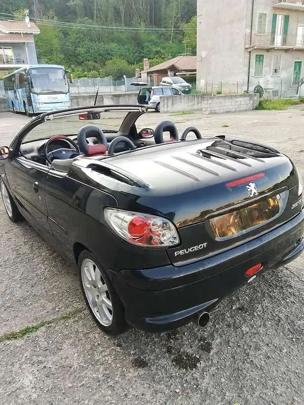Usata Peugeot 206 CC 136 CV (100 kW) 2004 Nero Cabrio