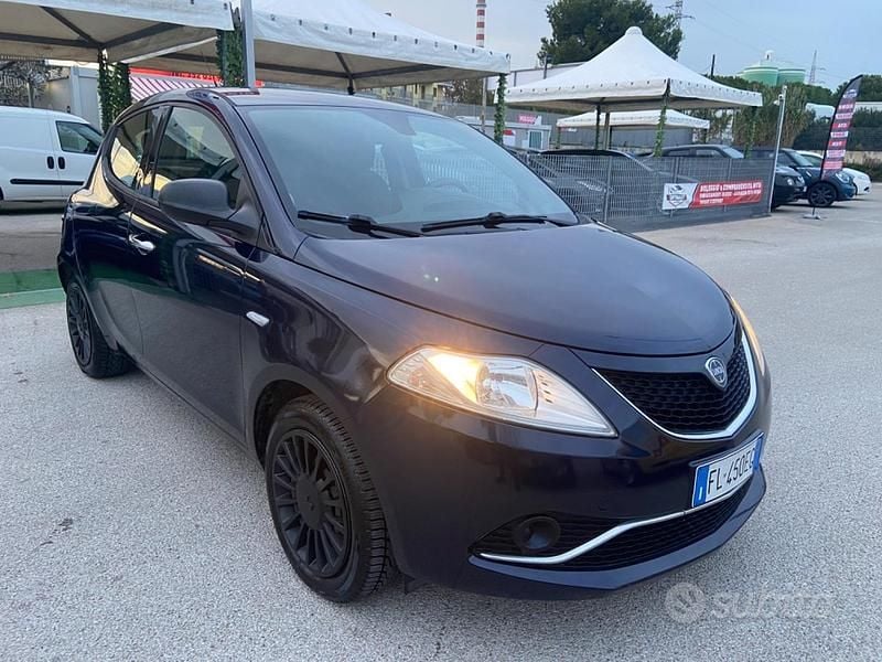 Blu Usata 2017 Lancia Ypsilon Due volumi | 8000 € (Buon prezzo) - Immagine 1/4