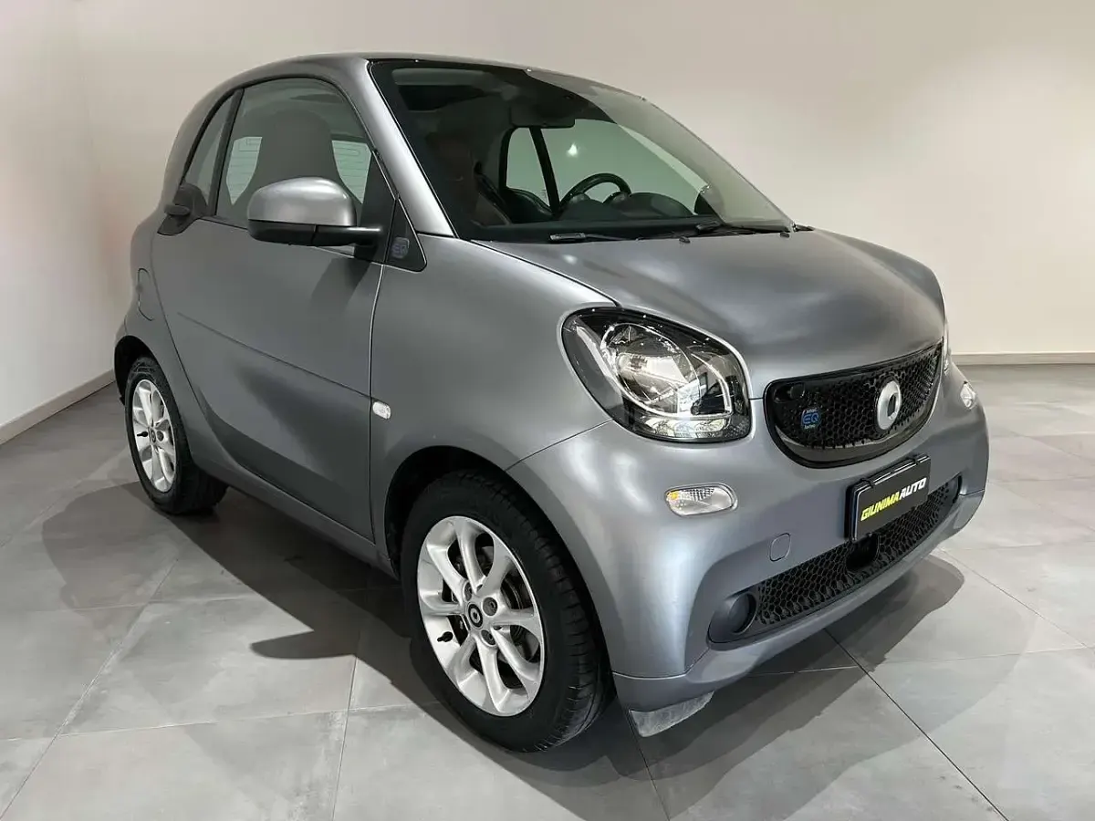 Usata Smart ForTwo Electric Drive 41 kW (56 CV) 2019 Grigio opaco Utilitaria