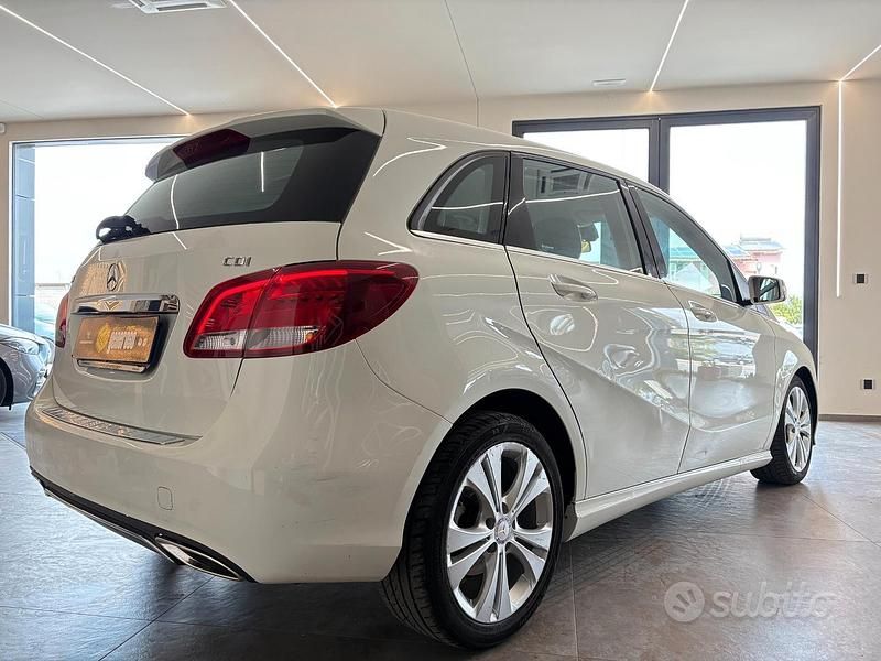 Usata Mercedes B200 Premium 136 CV (100 kW) 2015 Bianco Monovolume