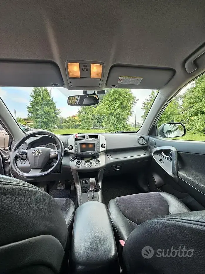 Usata Toyota RAV4 150 CV (110 kW) 2010 Grigio SUV