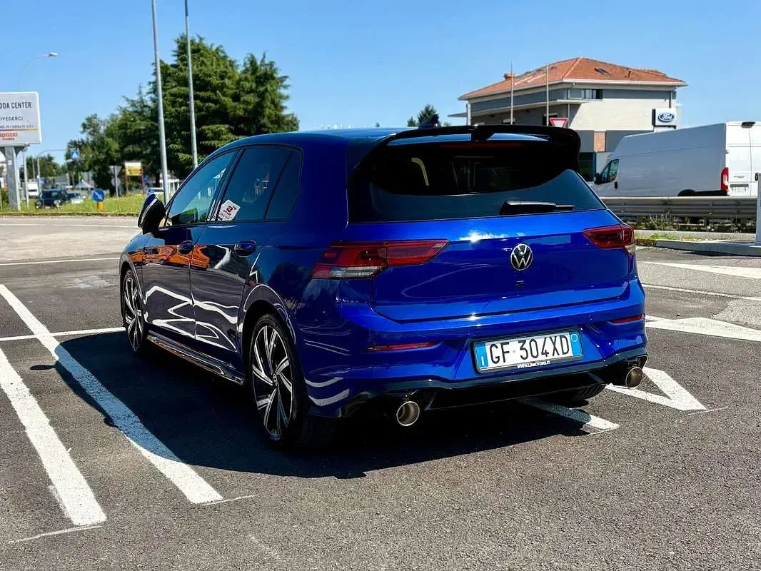 Usata VW Golf VIII R-line 150 CV (110 kW) 2021 Blu/azzurro Berlina