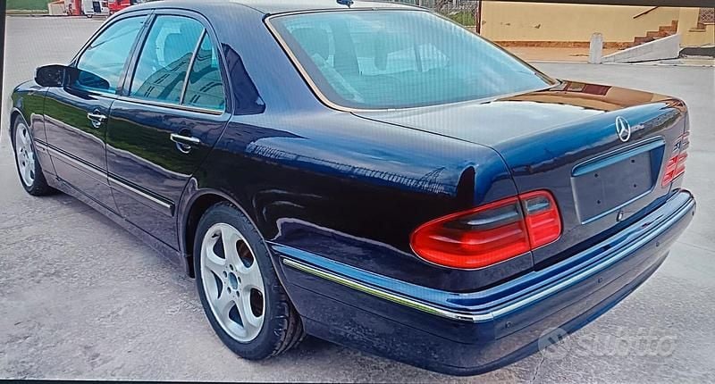 Usata Mercedes E270 2001 Blu Berlina
