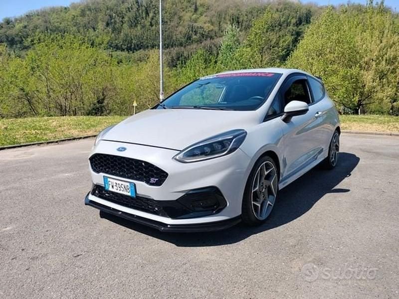 Begagnad Ford Fiesta ST 200 HK (147 kW) 2019 Grå Halvkombi