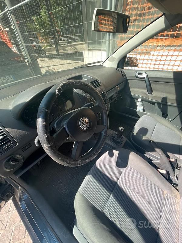 Usata 2004 VW Polo Tre volumi | 700 € (Super prezzo) - Immagine 1/4