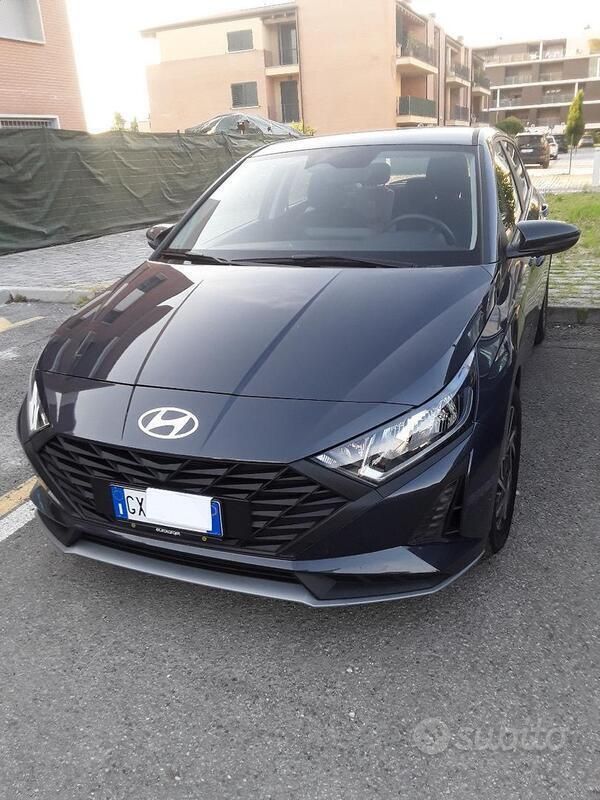 Grigio Usata 2025 Hyundai i20 Due volumi | 15.500 € (Ottimo prezzo) - Immagine 1/4