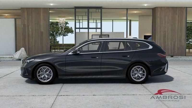 Nuova BMW 520 197 CV (144 kW) 2025 Grigio Station wagon