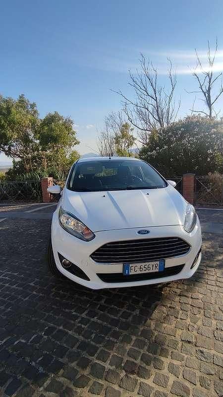 Usata Ford Fiesta 75 CV (55 kW) 2016 Bianco Berlina