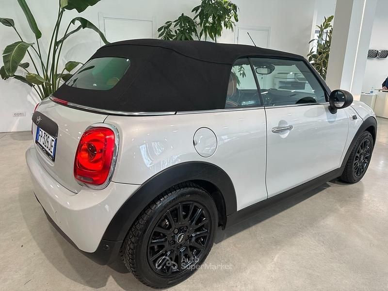 Usata Mini One Cabriolet Hype 102 CV (75 kW) 2018 Grigio Cabrio