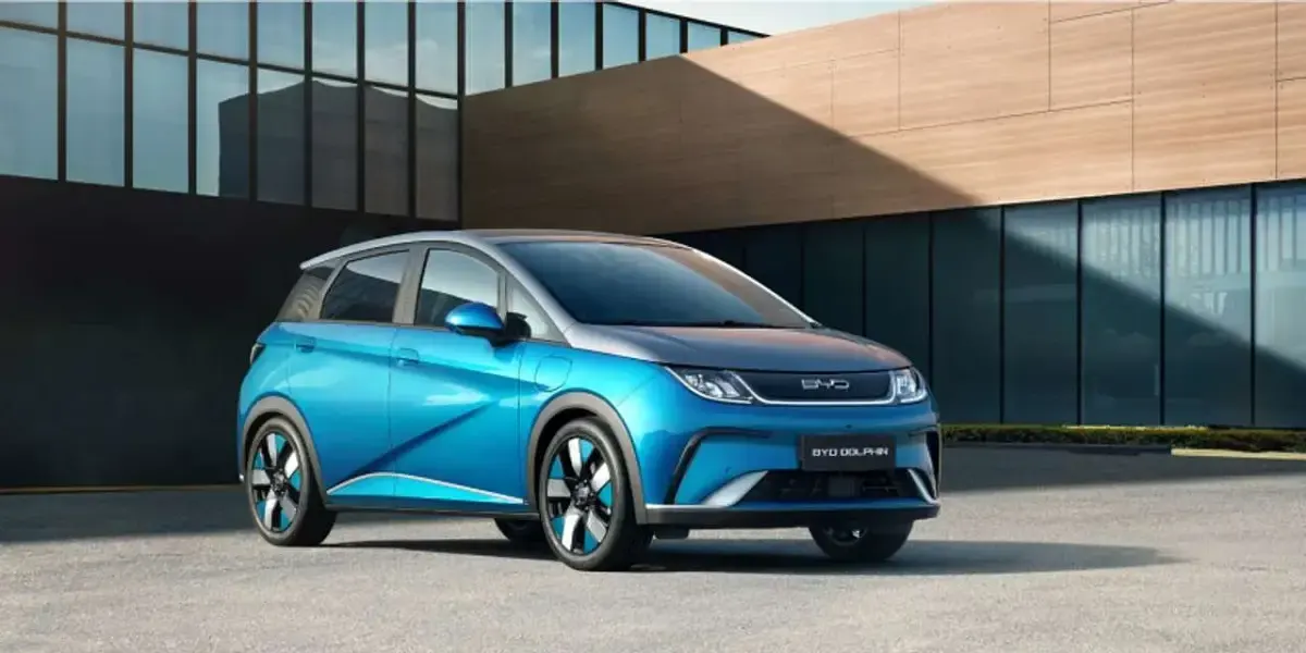 Nuova BYD Dolphin Comfort 64 kW (88 CV) 2025 Argento Utilitaria